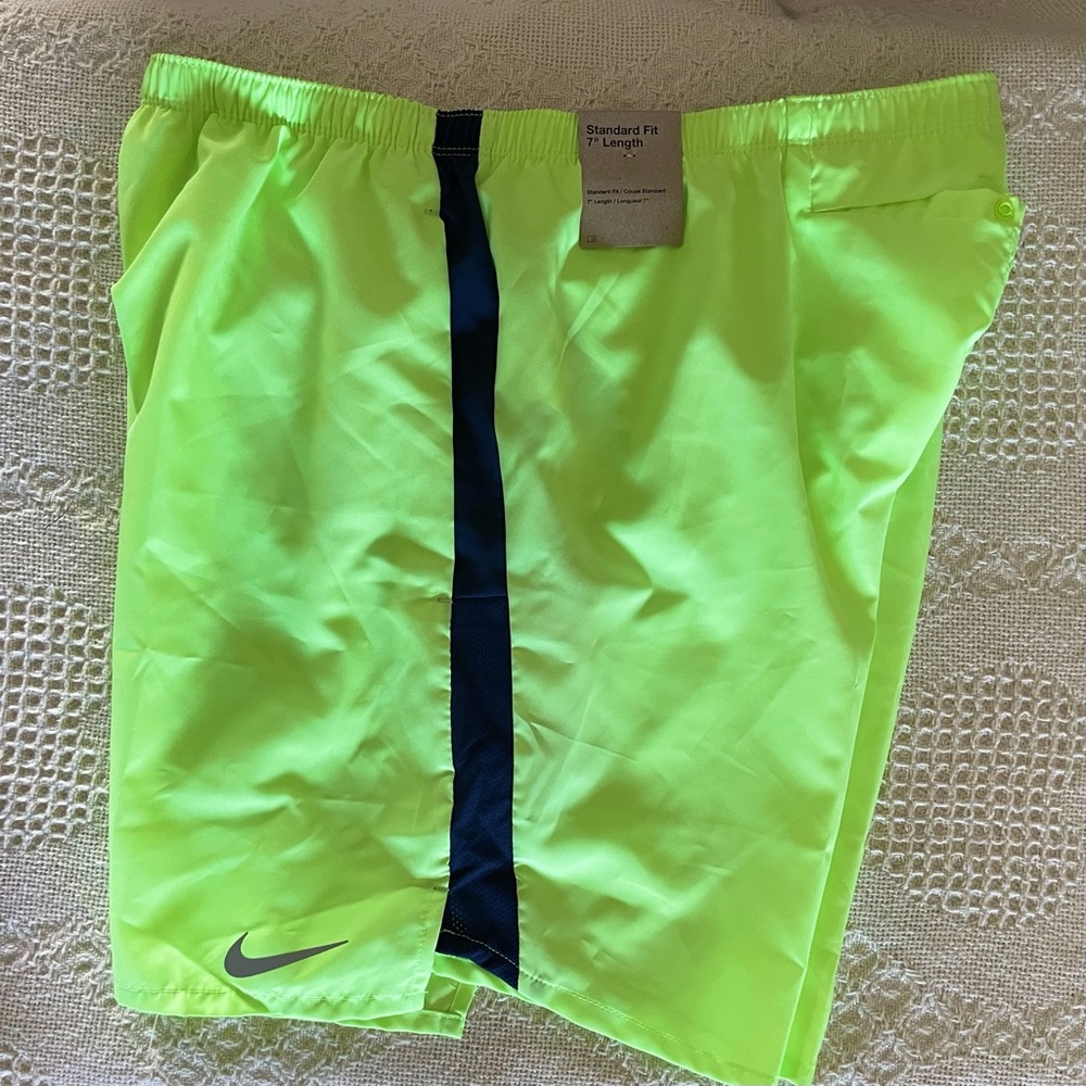 NEW NIKE 7” RUNNING SHORTS